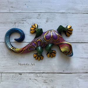 Unpainted Wooden Gecko Figurines by Mustofa Art